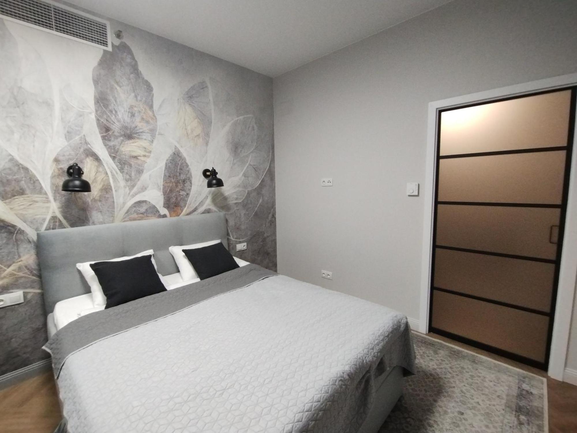 Wola Tower Deluxe Separate Bedroom With Free Garage - By Perfect Apart Varsóvia Exterior foto