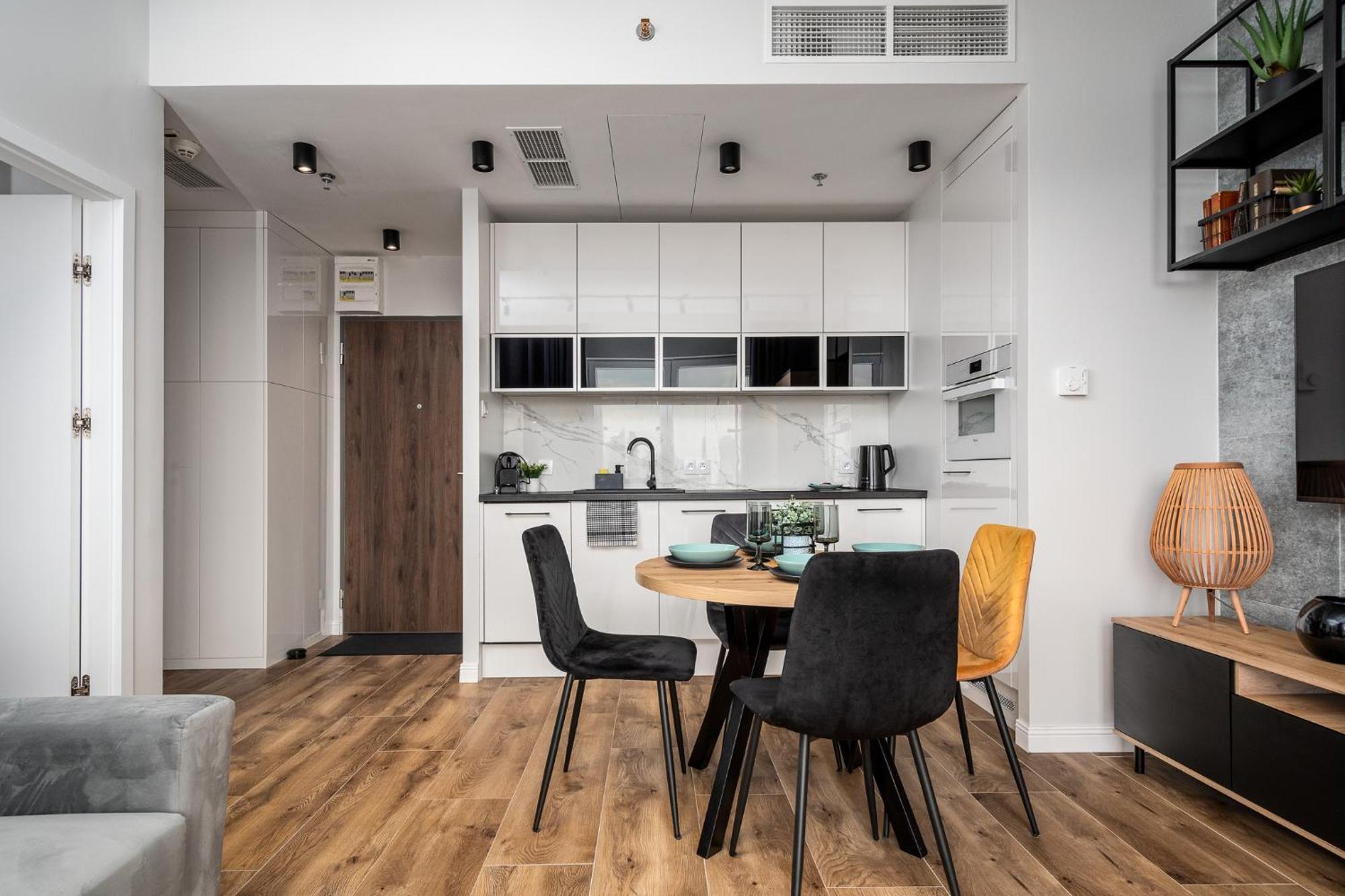 Wola Tower Deluxe Separate Bedroom With Free Garage - By Perfect Apart Varsóvia Exterior foto