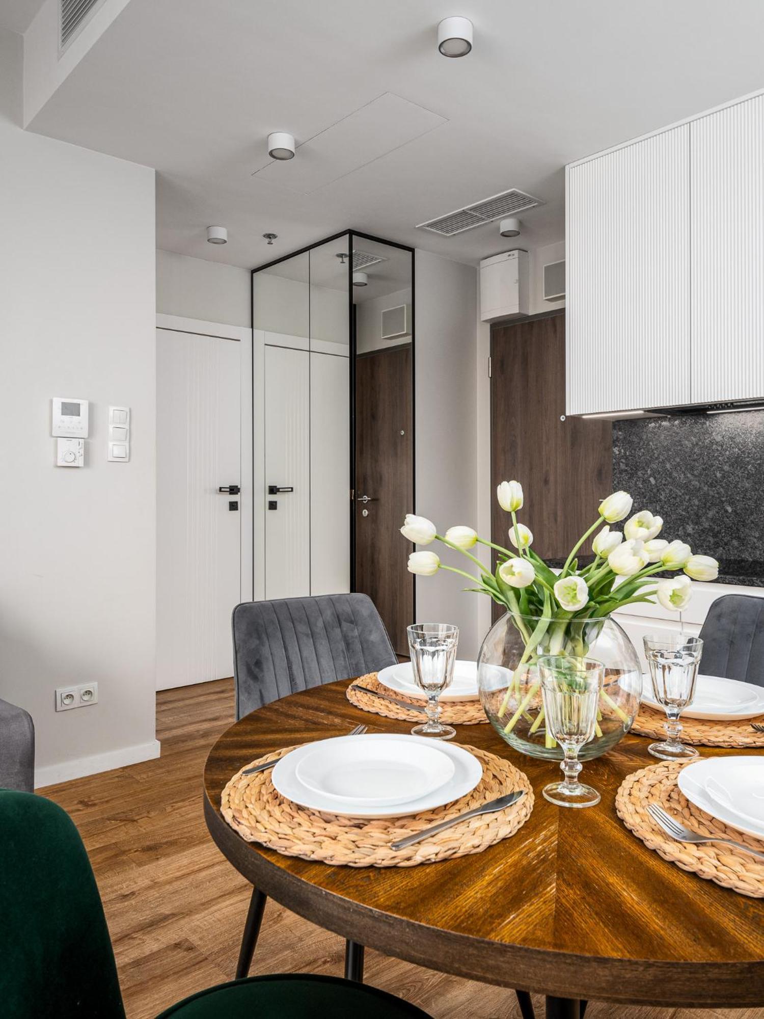 Wola Tower Deluxe Separate Bedroom With Free Garage - By Perfect Apart Varsóvia Quarto foto