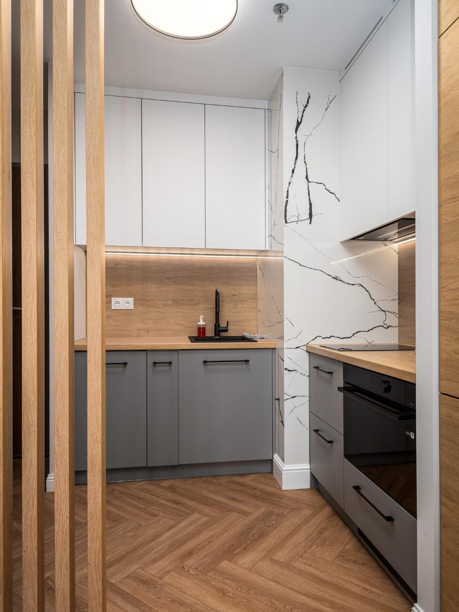 Wola Tower Deluxe Separate Bedroom With Free Garage - By Perfect Apart Varsóvia Exterior foto