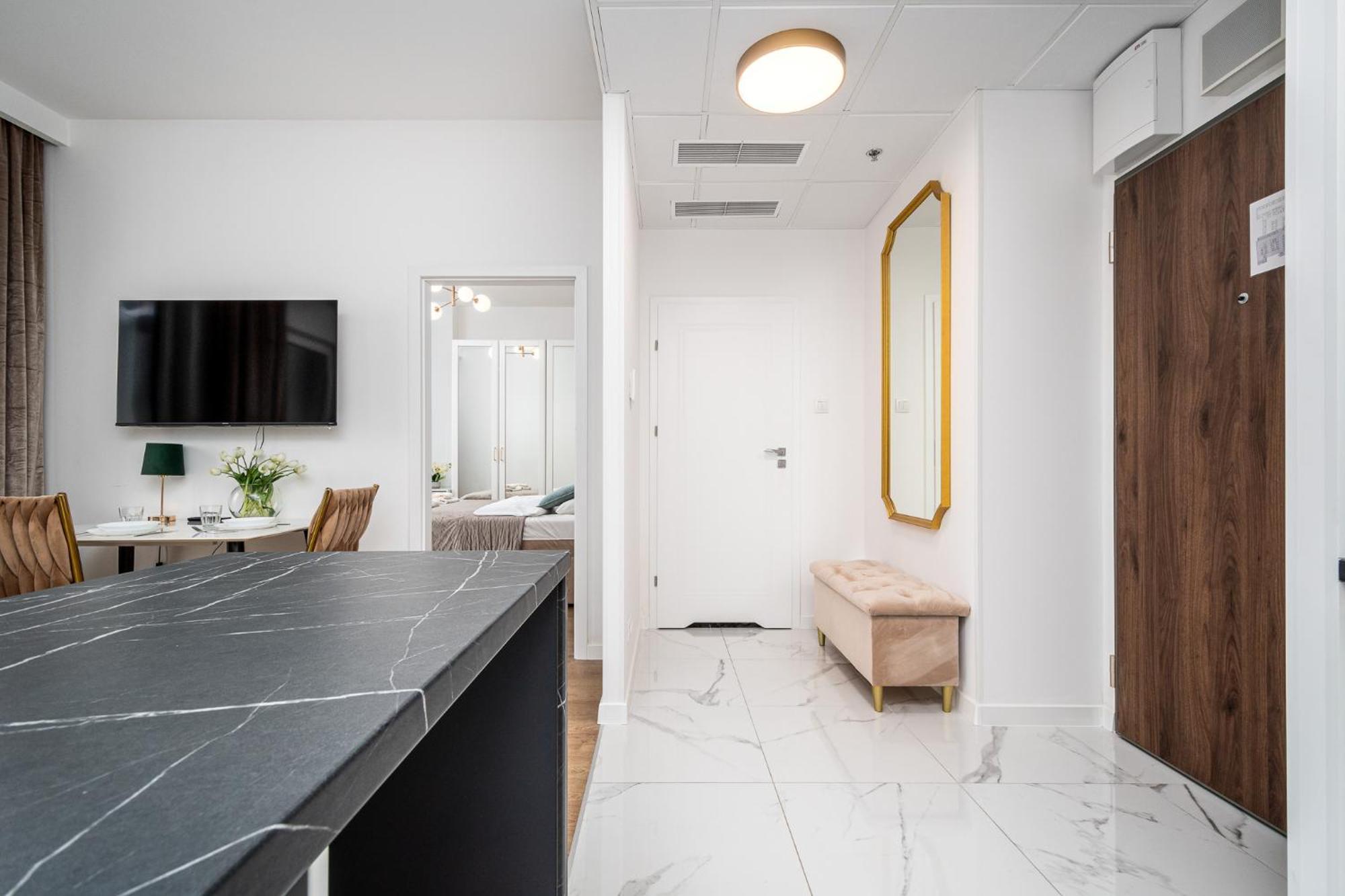 Wola Tower Deluxe Separate Bedroom With Free Garage - By Perfect Apart Varsóvia Exterior foto