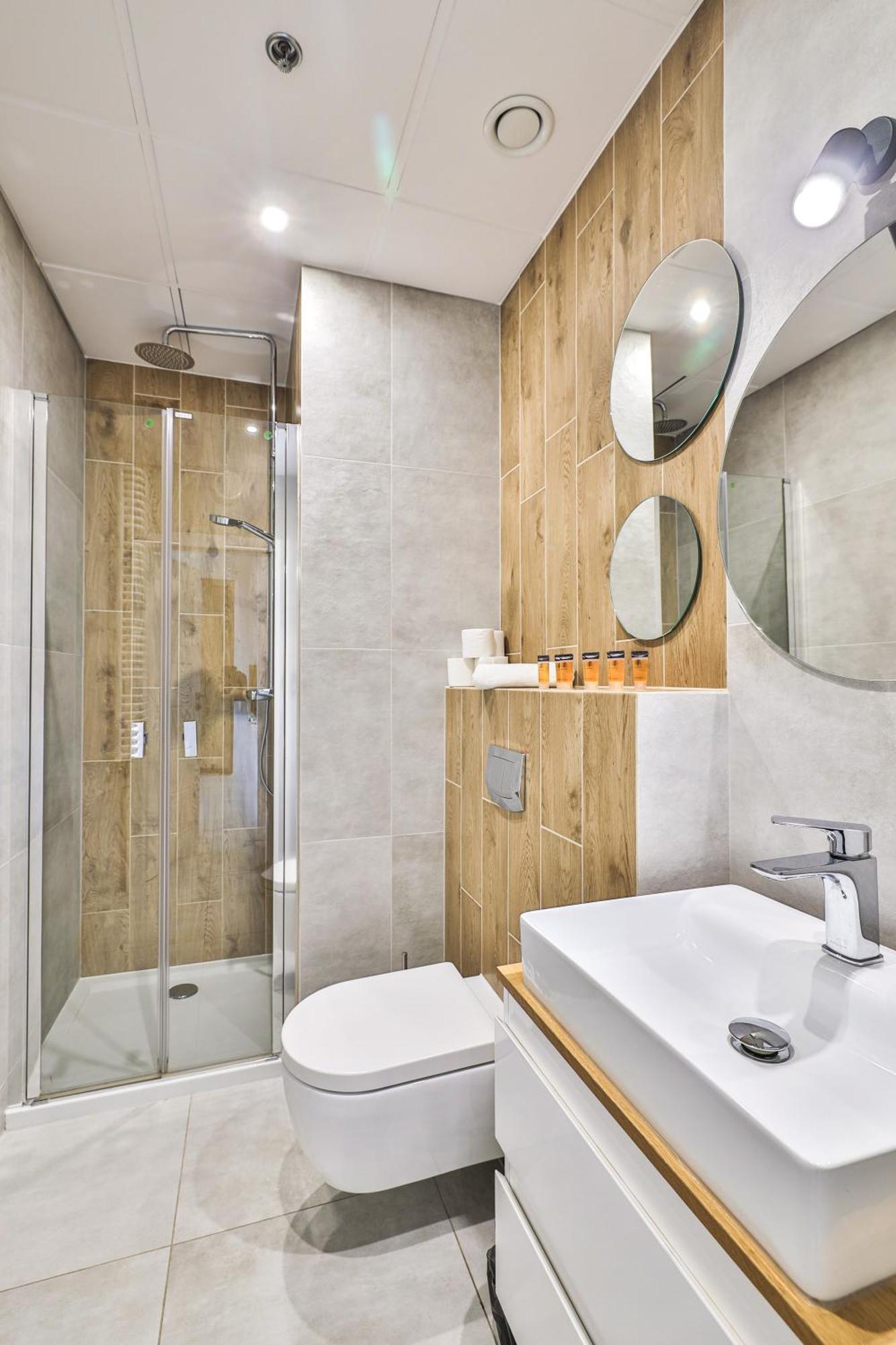 Wola Tower Deluxe Separate Bedroom With Free Garage - By Perfect Apart Varsóvia Exterior foto